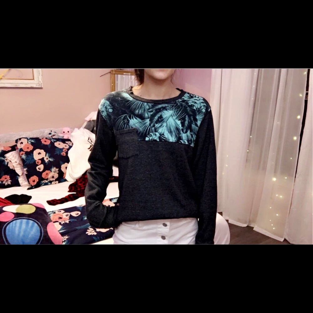 gray with print sweatshirt